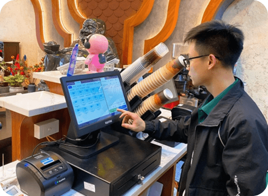 woman-with-paint-box.