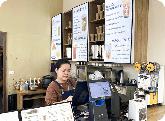 woman-with-paint-box.